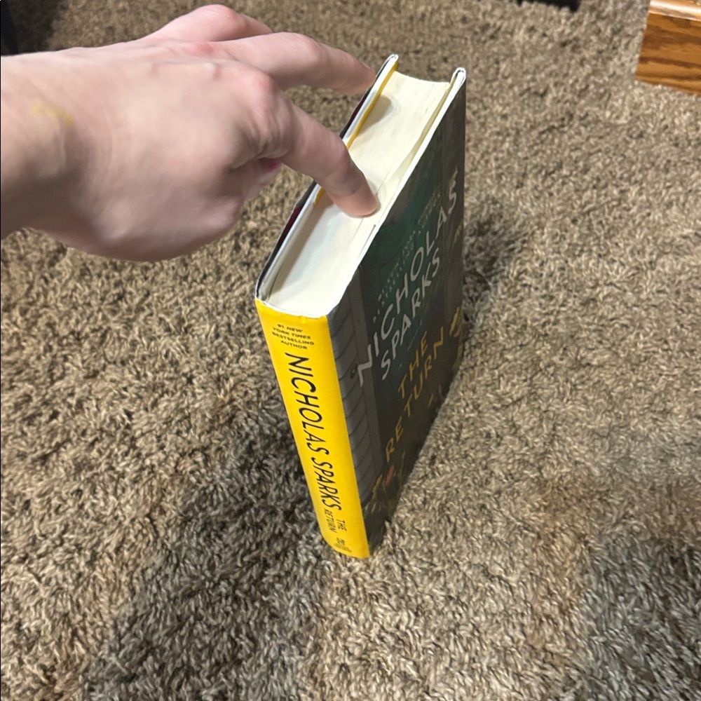 Nicholas Sparks "The Return" Hardcover Book - Teal & Yellow Cover - Picture 2 of 4